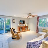 Cozy Dix Hills Apt w/ Deck ~ 7 Mi to Beach!