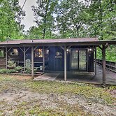 Robbinsville Cabin w/ Deck: 3 Mi to Fontana Lake!