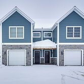 'echo Base Lodge' Near Holiday Valley Slopes!