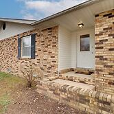 Henderson Home w/ Patio: 1 Mi to Norfork Lake