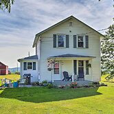 Finger Lakes Farm Retreat: Walk to Wineries!