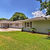 Lakefront Livingston Home w/ Dock, 1 Mi to Launch!