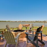 Modern Lake Conroe House w/ Lakefront Park & Deck!