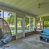 Glasgow Home w/ Porch: Close to Lake & Caves!