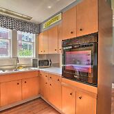 Glasgow Home w/ Porch: Close to Lake & Caves!
