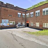 'timeless' Gary Studio, ATV Trails On-site!