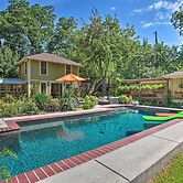 4 Mi to Dtwn! Fort Worth Cottage w/ Shared Pool