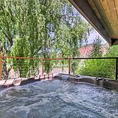 Rivers Edge Mtn Home: Private Hot Tub & Views