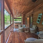 Cabin w/ Hot Tub - Near Broken Bow Lake & Hiking!