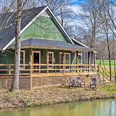 Bright Green Gables Cabin: Hike, Swim & BBQ