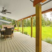 10 Mi to Silverwood: Secluded Getaway!