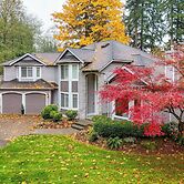 Group Getaway - Sprawling Snohomish Home!