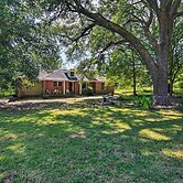 Secluded Baton Rouge Area Hideaway w/ Lawn!