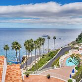 Bright Catalina Island Condo w/ Ocean Views!