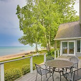 Getaway on Crystal Clear Lake: Main & Guest House!