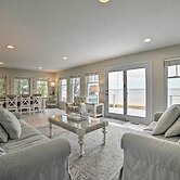 Getaway on Crystal Clear Lake: Main & Guest House!