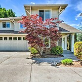 Charming Medford Getaway ~ 4 Miles to Downtown!