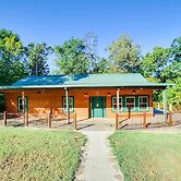 Coffeeville Cabin w/ Deck ~ 7 Mi to Grenada Lk