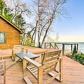 Lakefront Applegate Retreat w/ Private Beach!