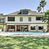 Pool & Hot Tub: Lakefront Harlingen Home