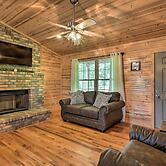 Quiet & Cozy Omaha Cabin ~ 20 Mi to Branson!