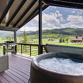 Stunning Gallatin Gateway Mountain Retreat!