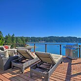 Waterfront Gig Harbor Home w/ Furnished Deck
