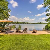 Year-round Waterfront Getaway: Lake Access + Dock!
