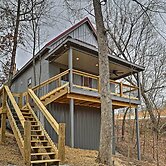 Cozy East Bernstadt Cabin w/ Porch + Fishing Lake!