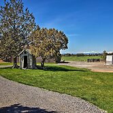 Dog-friendly Ranch Cottage w/ Yard ~ 13 Mi to Bend