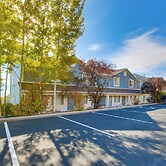 Spacious Garden City Townhome w/ Lake Views!