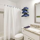 1 Mi to Beach: Retreat w/ Large Yard in Rockport