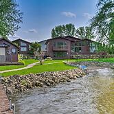 Lakefront Eau Galle Home w/ Hot Tub & Fire Pit