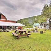 Rustic Roxbury Ski Farmhouse With Trails!