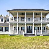 Spacious Texas Getaway w/ Fire Pit & Pond!