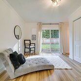 Vancouver Vacation Rental 16 Mi to Portland!