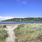 Waldport Townhome w/ Dog Run on Alsea Bay!