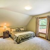 Tryon House w/ Hot Tub - Near Equestrian Centers!