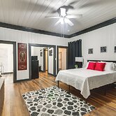 Modern Greenwood Studio < 1 Mi to Downtown!