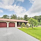 Family Home w/ Wifi, 14 Mi to Dutch Wonderland!