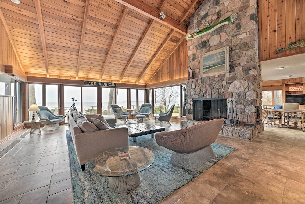 Unwind Fireside, Walk to Water! Lake Michigan Home