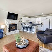 Deck, Fire Pit & Grill: Lakefront Oklahoma Abode