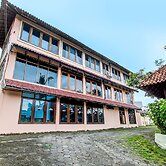 OYO 92329 Sewu Mas Hotel