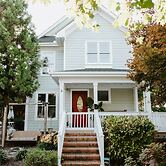 Home With Outdoor Oasis in Downtown Raleigh!