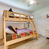 1 Mi to Lake: Hot Tub Haven in Pollock Pines!