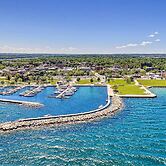 Downtown Traverse City Condo: 32 Mi to Ski Slopes!
