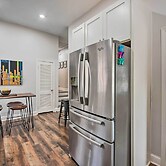 Atlanta Retreat w/ Deck in Greenbriar Area!