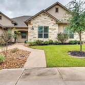 Gorgeous College Station Townhome w/ Patio!
