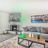 4 Mi to Dtwn Reno: Sleek Family Retreat!