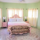 The Hamilton's Nature Villa